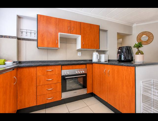 2 BEDROOM SECTIONAL TITLE TO LET IN MORNINGSIDE